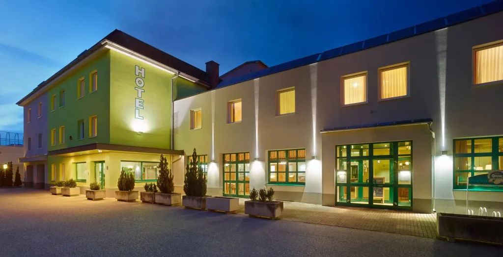 Außenansicht Motel Baden Außenansicht des Motel Baden am Abend